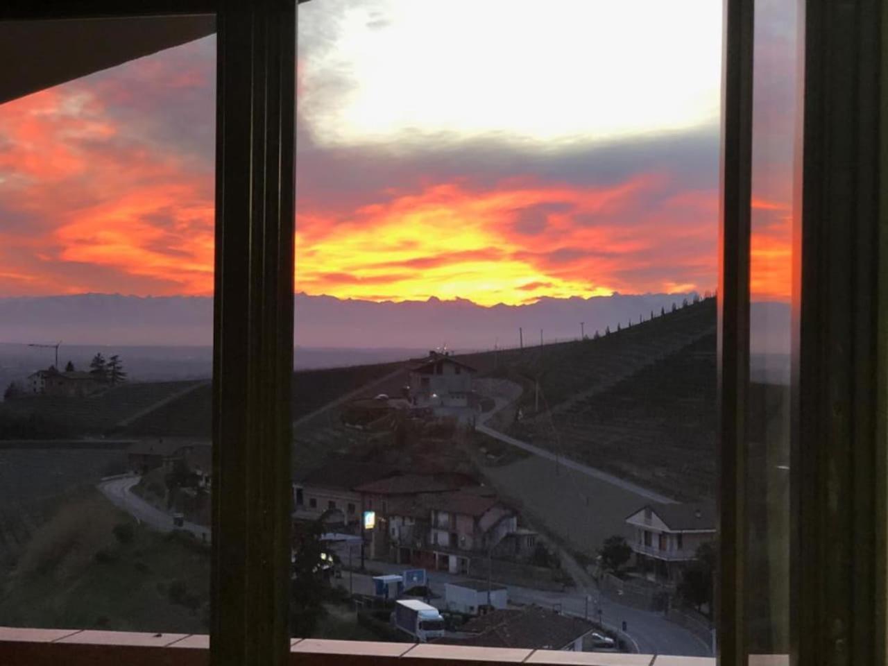 Langhe Belvedere Apartment Monforte dʼAlba Екстериор снимка
